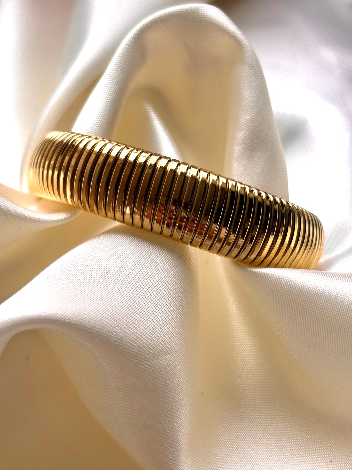 Brazalete RESORTE DORADO GRUESO