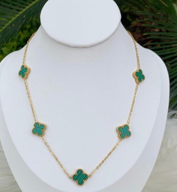 Cadena varios dijes VCA VERDE