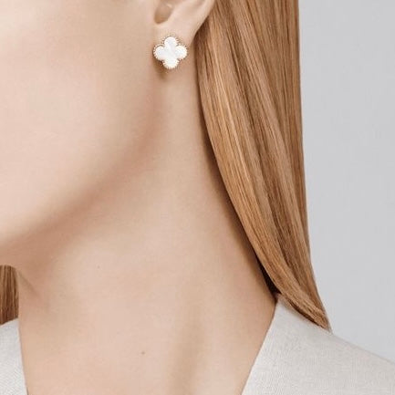Aretes flor blancos
