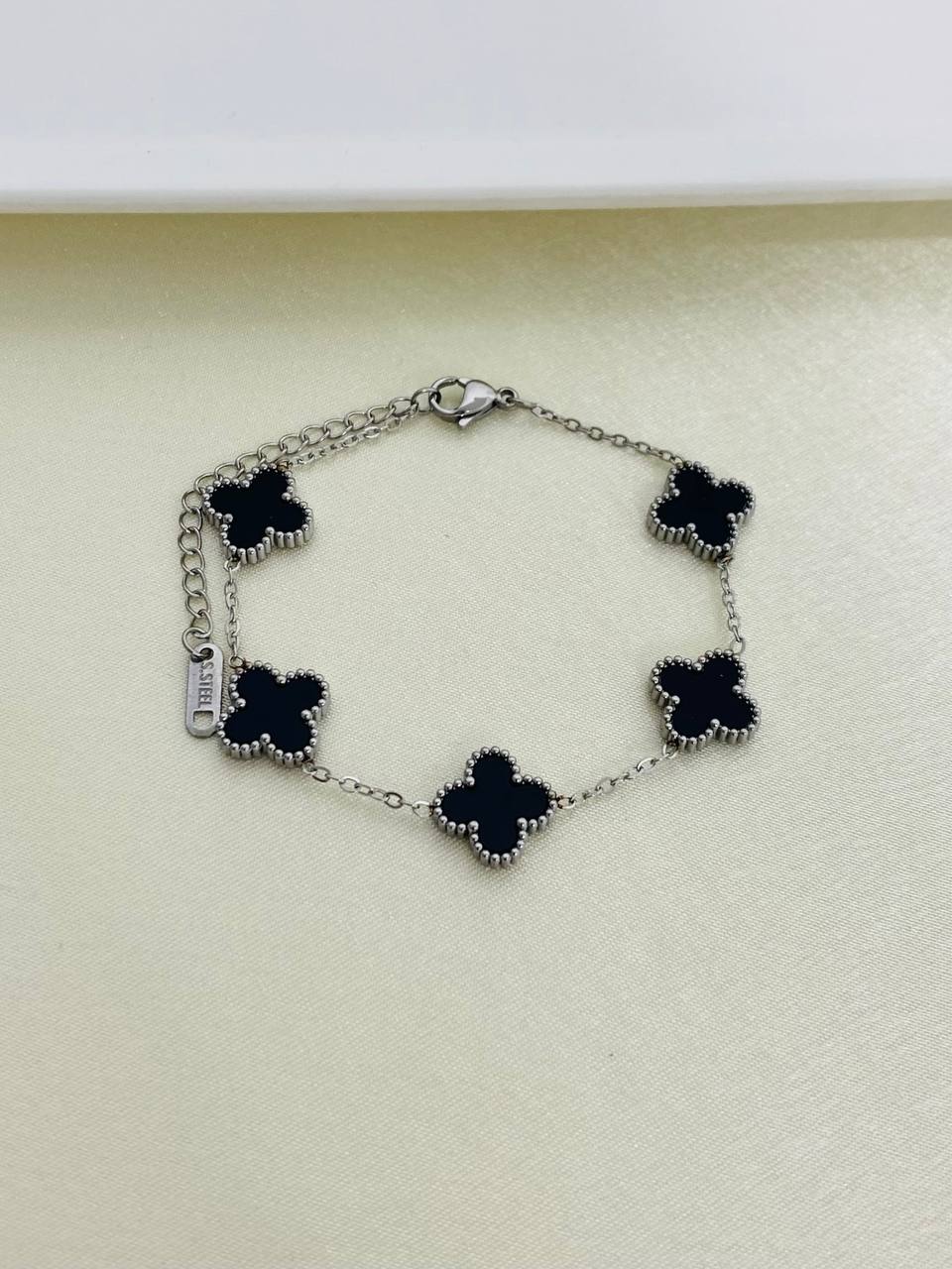 Pulsera VCA Plateada con negro