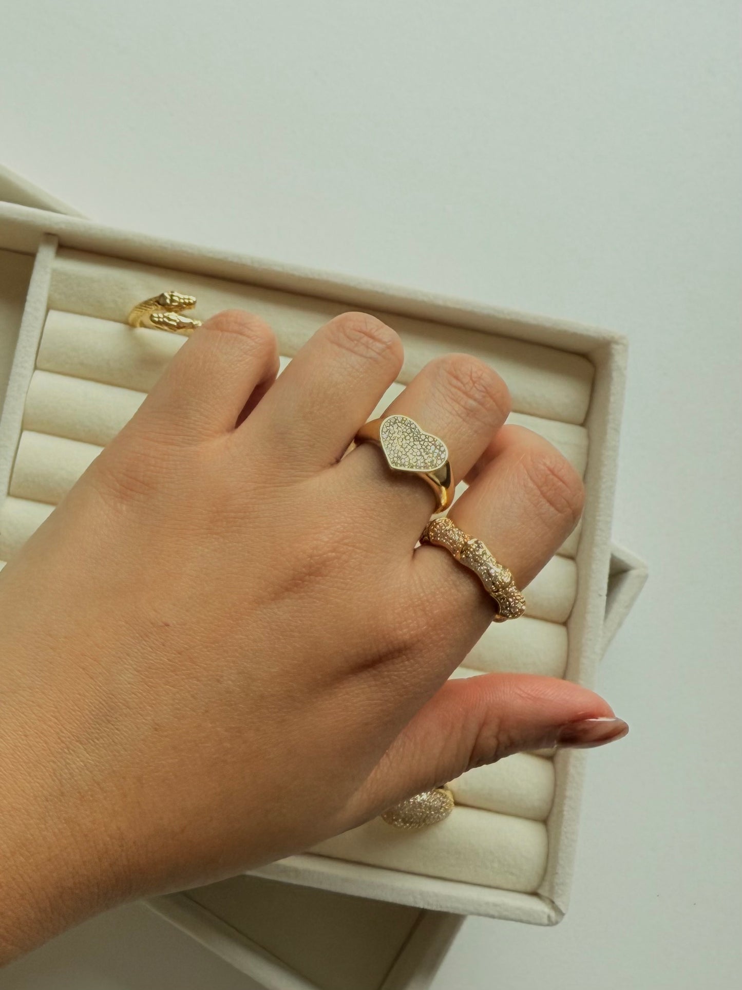 Anillo corazón brillante