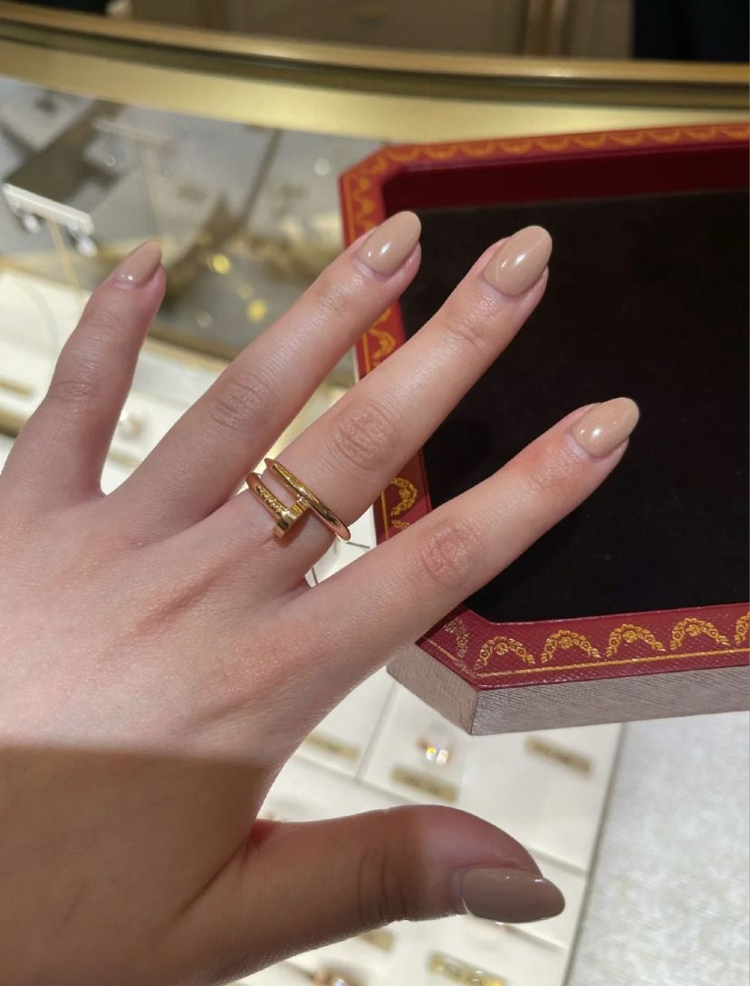 Anillo clavo dorado