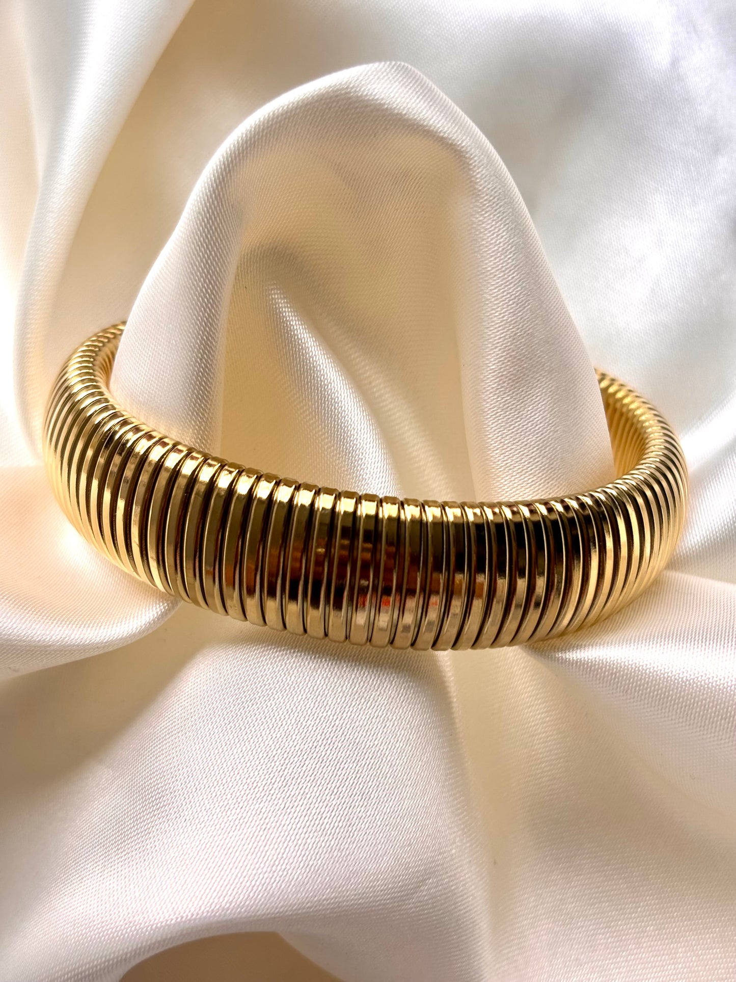 Brazalete RESORTE DORADO GRUESO