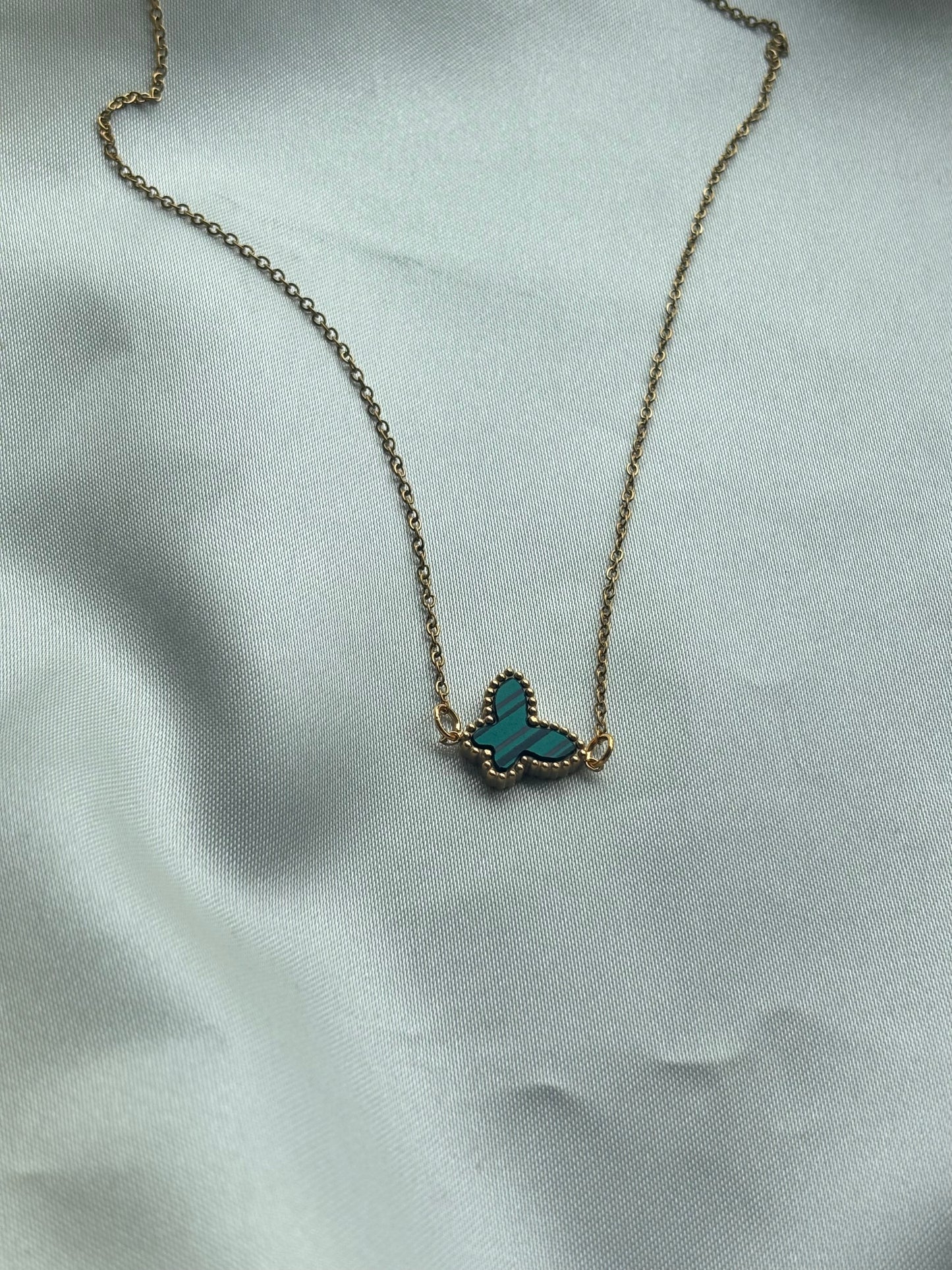 Cadena VCA mariposa verde