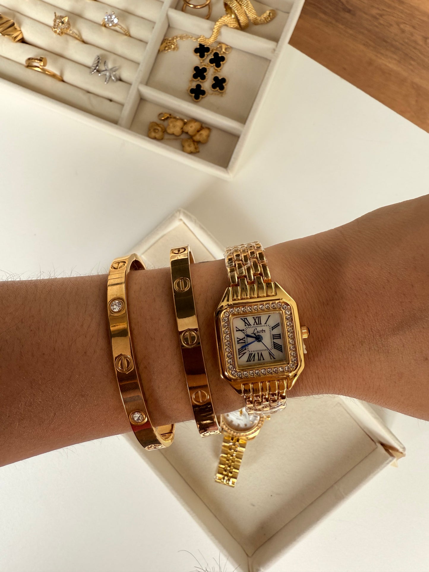 Reloj Cartier zircones DORADO