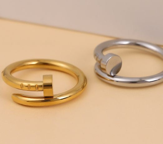Anillo clavo dorado