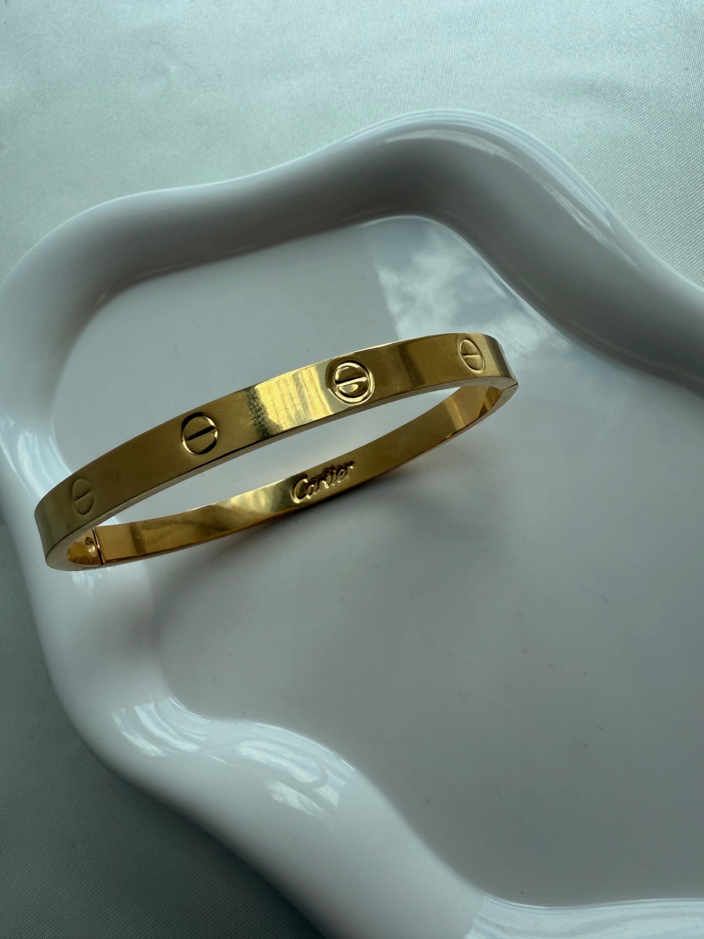 Pulsera love clásica dorada REMARCADA