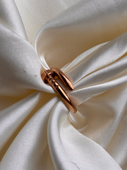 Anillo clavo rosegold