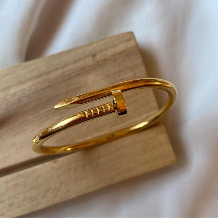 Pulsera Clavo Dorado