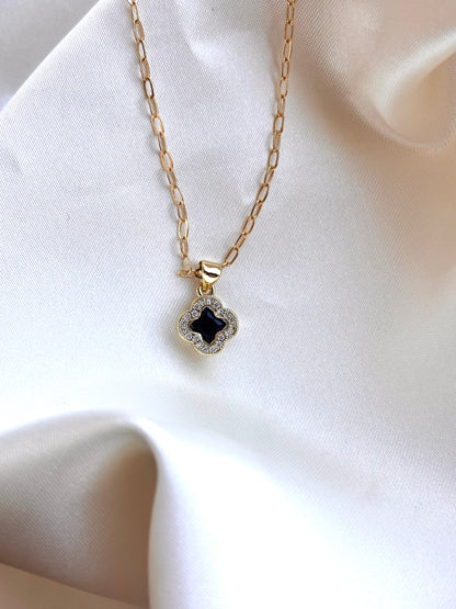 Cadena black zircones