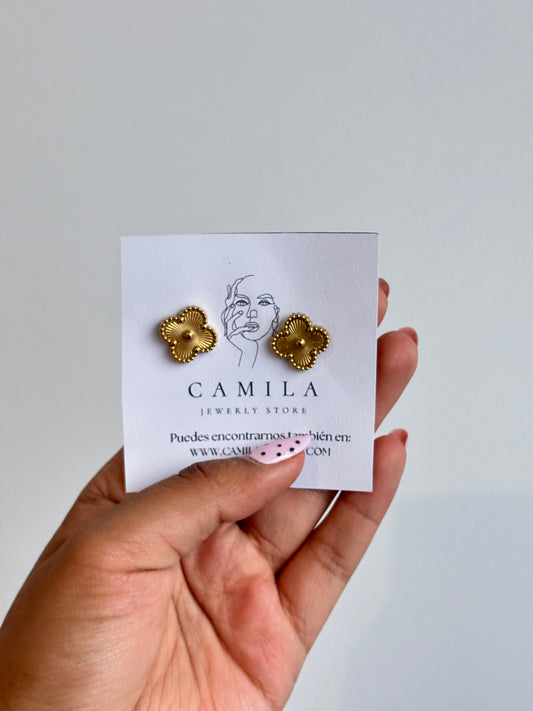 Aretes VCA dorados