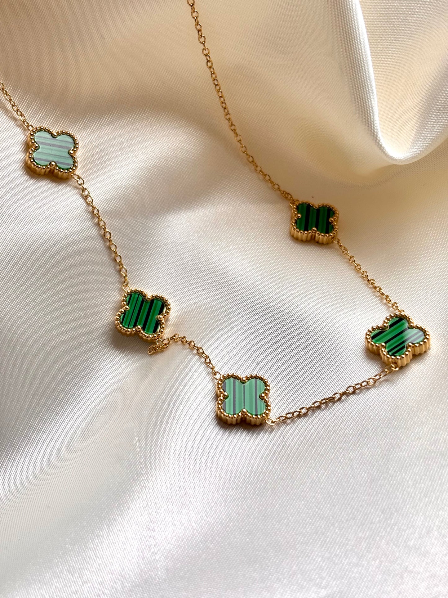 Cadena varios dijes VCA VERDE