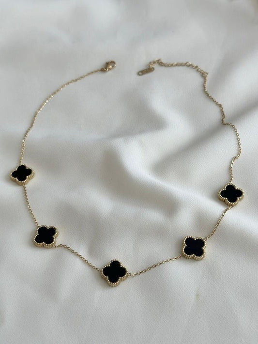 Collar VCA negro varios dijes