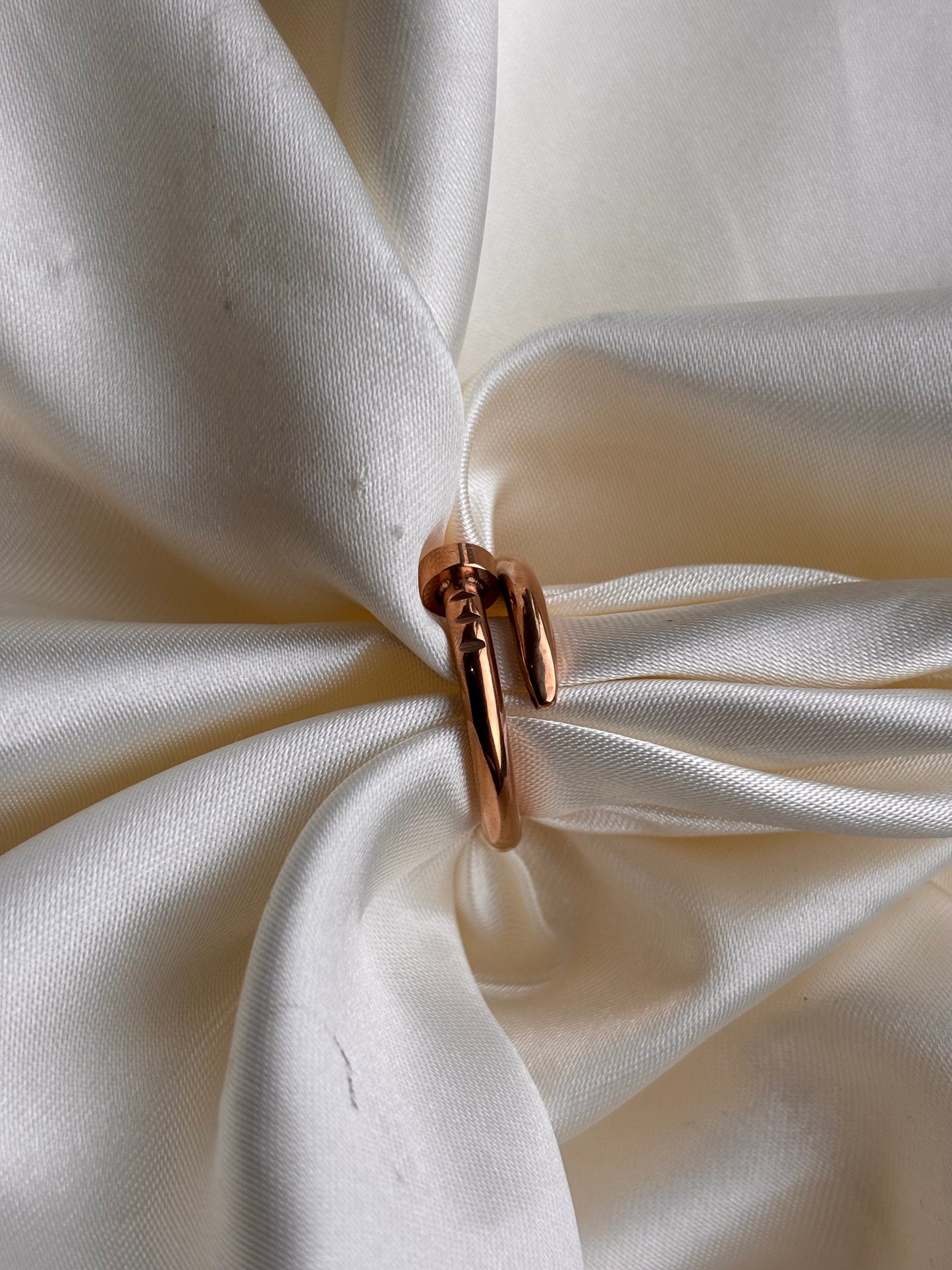 Anillo clavo rosegold