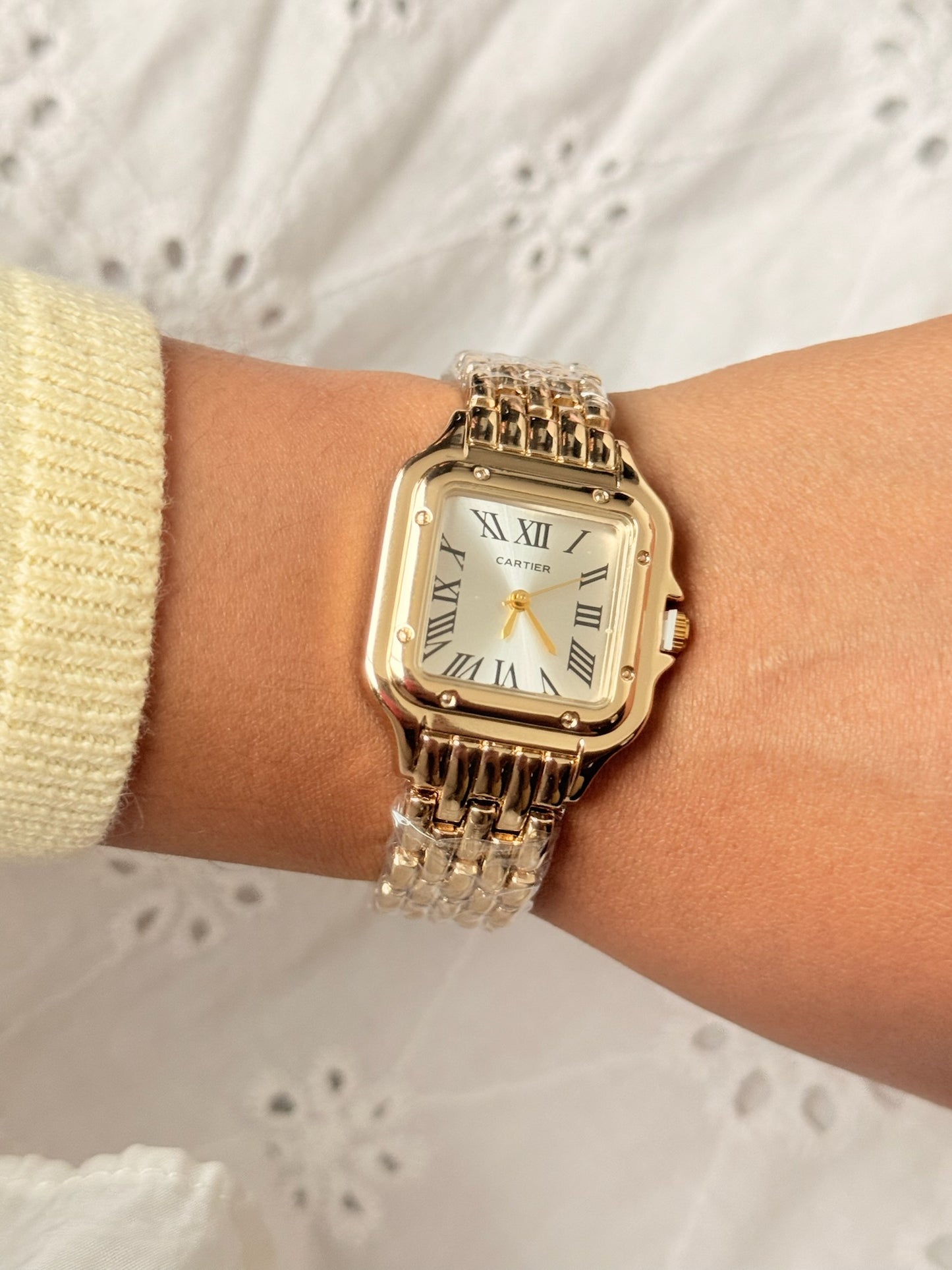 Reloj Retro cart dorado REMARCADO