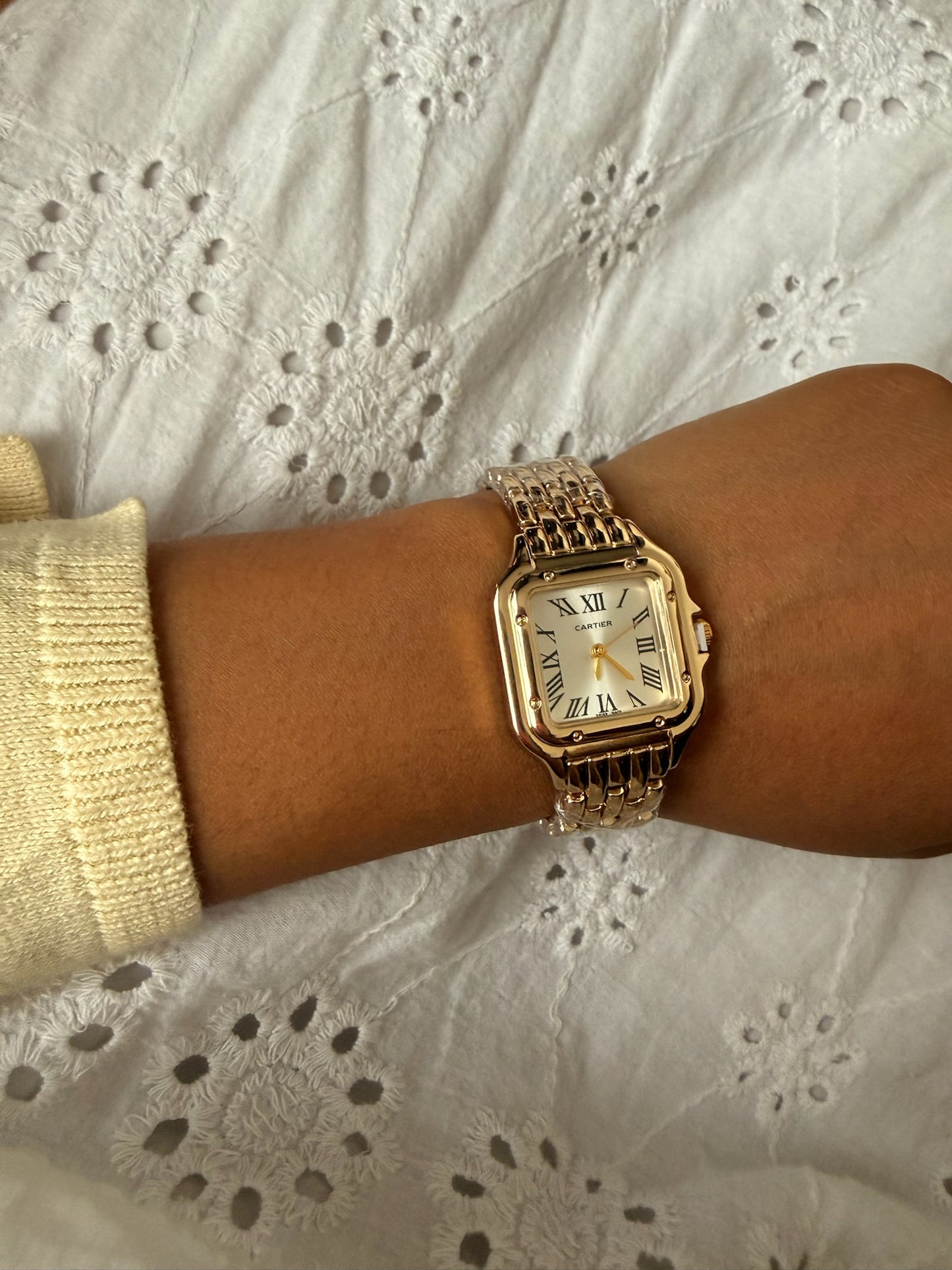 Reloj Retro cart dorado REMARCADO