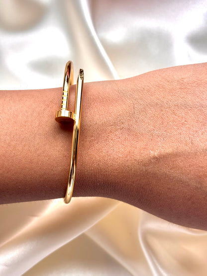 Pulsera CLAVO DORADO DELGADA remarcada