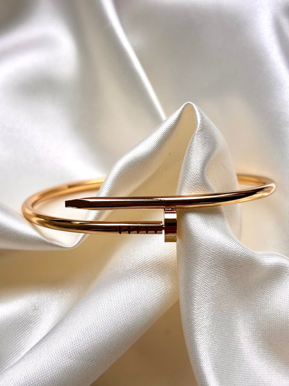 Pulsera CLAVO DORADO DELGADA remarcada