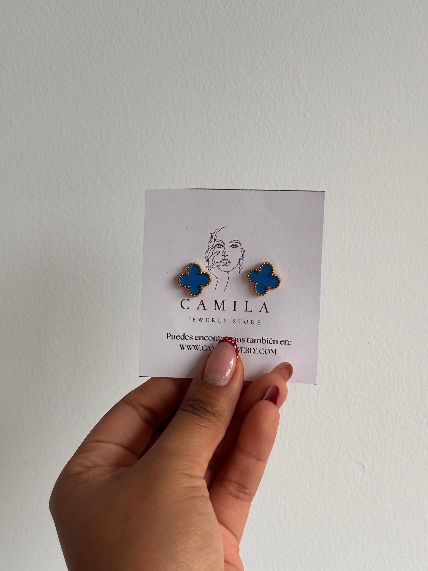 Aretes VCA celeste