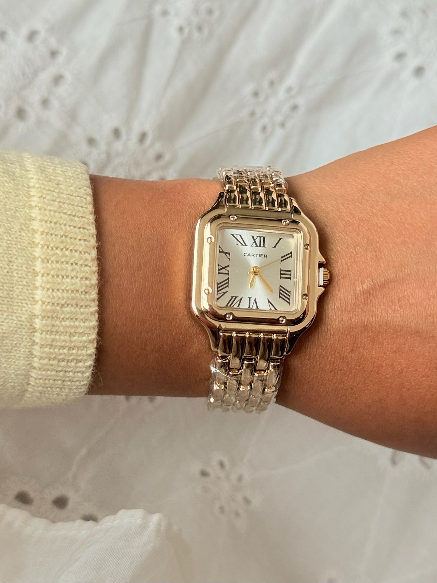 Reloj Retro cart dorado REMARCADO